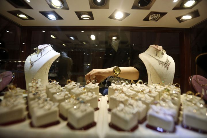 اعلام گزارش طلای مسروقه از سوی اتحادیه به واحدهای صنفی شهرستان ری اعلام گزارش طلای مسروقه از سوی اتحادیه به واحدهای صنفی شهرستان ری